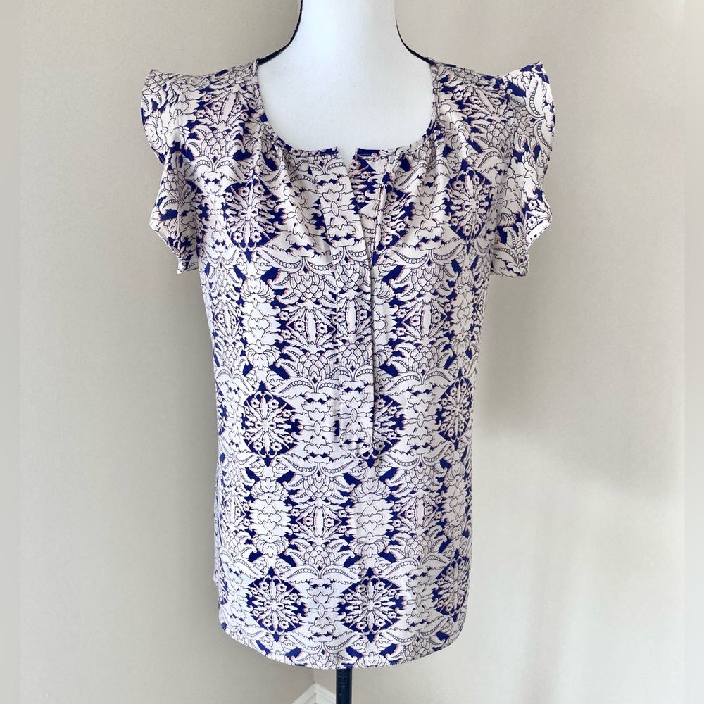 Cabi Stevie Flutter Sleeve Printed Blouse Size M - Picture 4 of 12